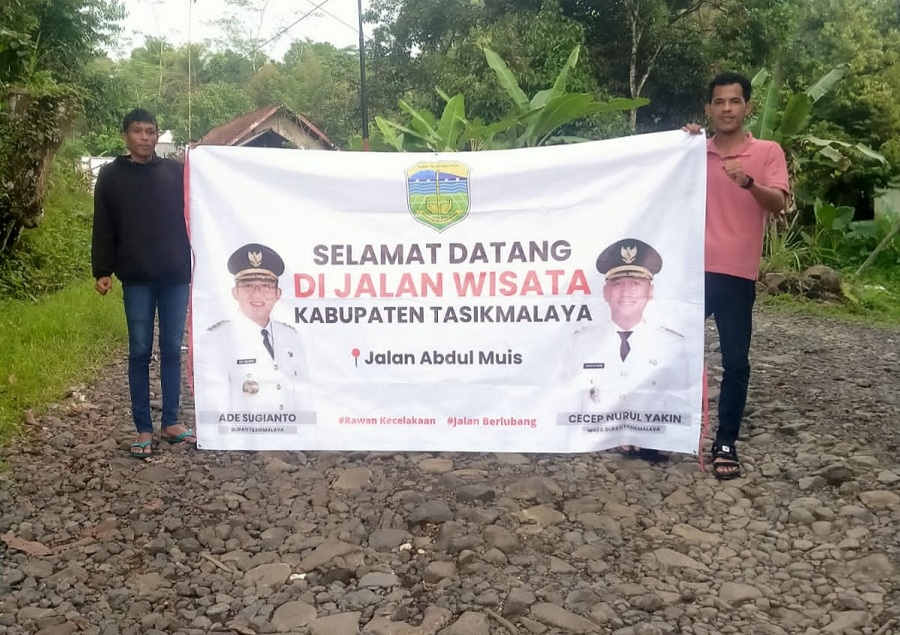 15 Tahun Tak Terselimuti Aspal, ‘Selamat Datang di Jalan Wisata Kabupaten Tasikmalaya’ Parungponteng-Sukaraja