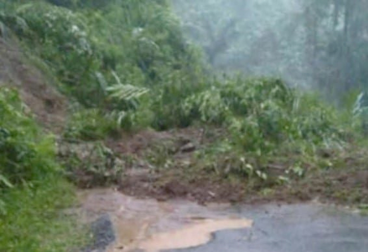 Jalan Majingklak-Palugon Tertimbun Longsor, Bupati Akan Pimpin Penanganan Bencana