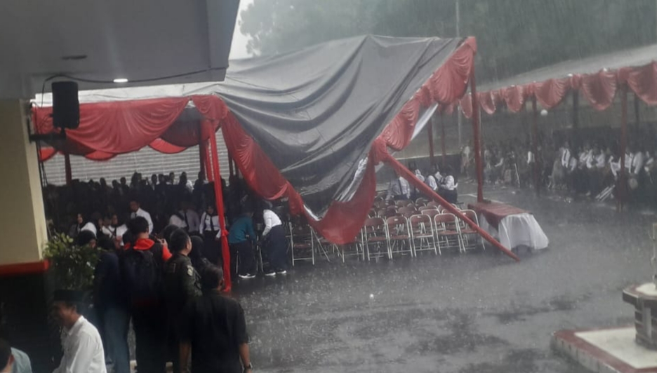 Tenda Pelantikan PPPK dan Rotasi Mutasi ASN di Tasikmalaya Roboh saat Turun Hujan