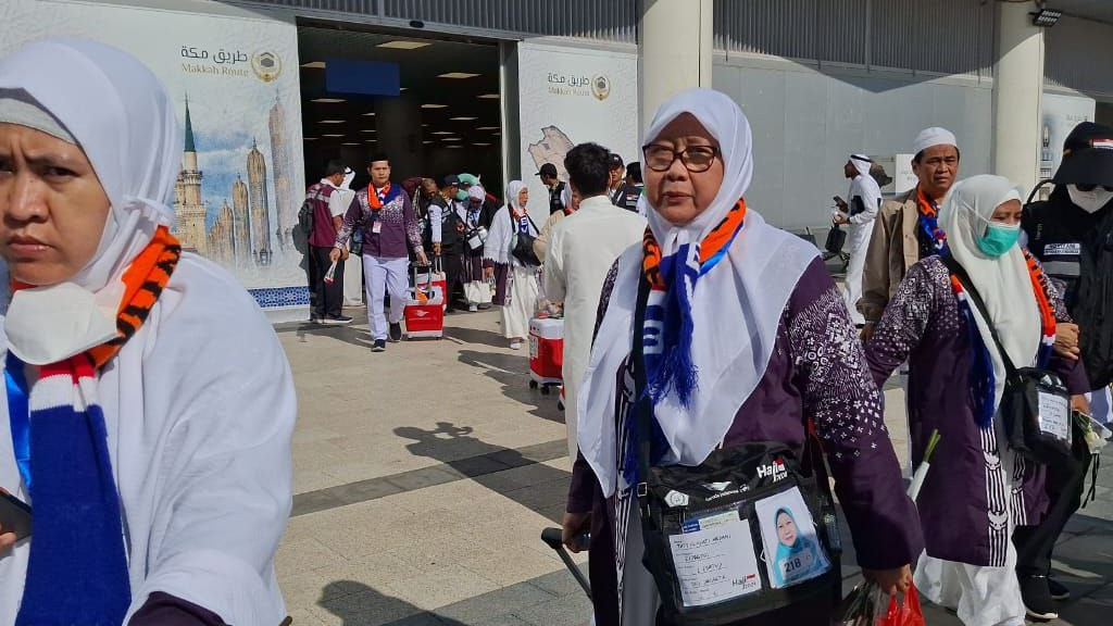 Catatan Penting untuk Jemaah Haji Indonesia: Paspor Harus Disimpan di Tas Selempang