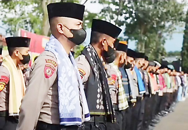 Keren, Anggota Polres Garut Berpakaian Ala Santri Selama 7 Hari, Wujud Suka Cita Sambut Hari Santri Nasional 