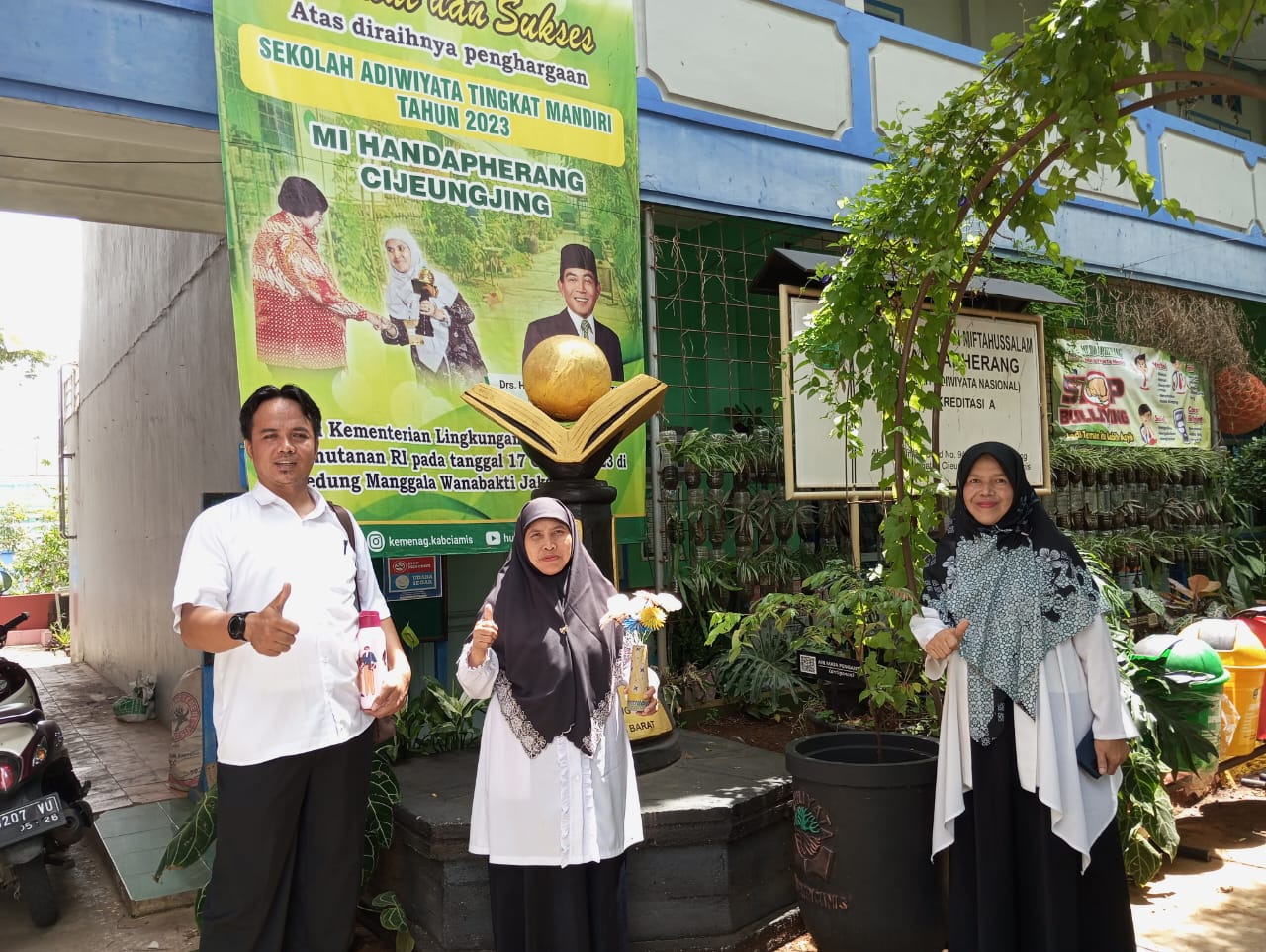 Sekolah di Ciamis Gelorakan Pungut Sampah Plastik untuk Sukseskan HPSN