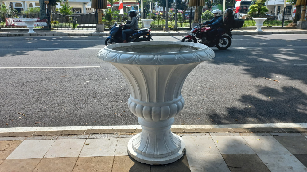 Kebijakan Pot Bugenvil Rp143 Juta di Trotoar Tasikmalaya Dikecam Warganet, Kata DLH Bukan Sekadar Hiasan