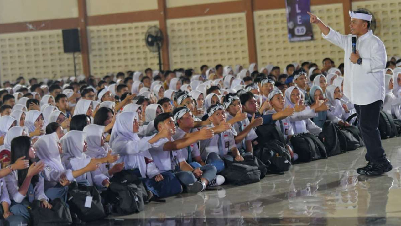 Sekda Jabar Herman Suryatman: Forum OSIS Wadah Calon Pemimpin Masa Depan