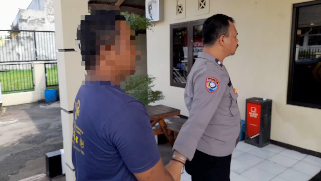 Pria di Tasikmalaya Nekat Curi Seragam Sekolah Milik PKL, Ditangkap Berkat Rekaman CCTV