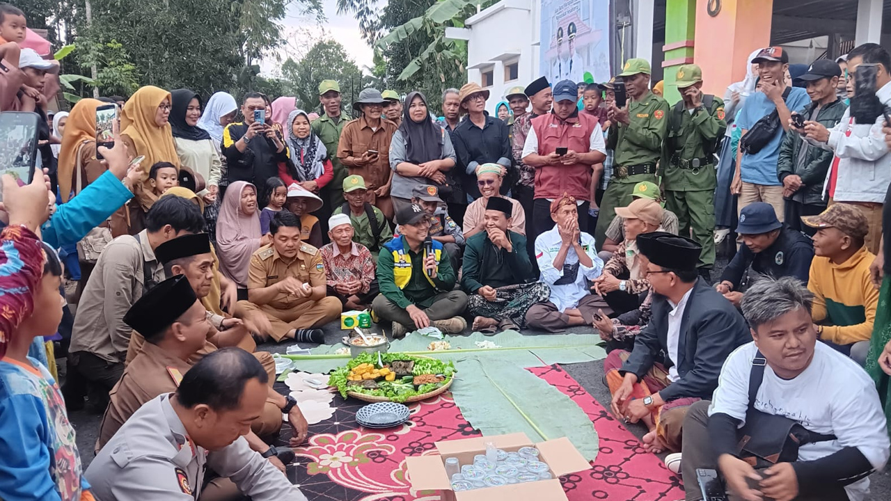 Dua Dekade Menunggu, Warga Sirnasari Ngaliwet di Jalan Mulus