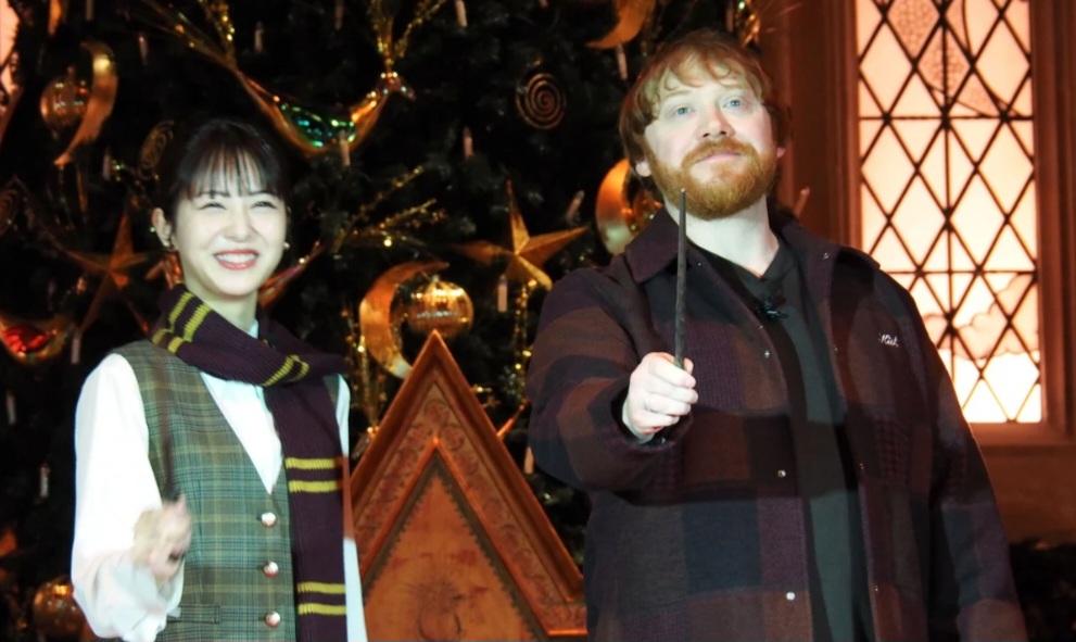 Rupert Grint Pemeran Ron dalam Harry Potter Kunjungi Jepang, Berpose dengan Aktris Minami Hamabe