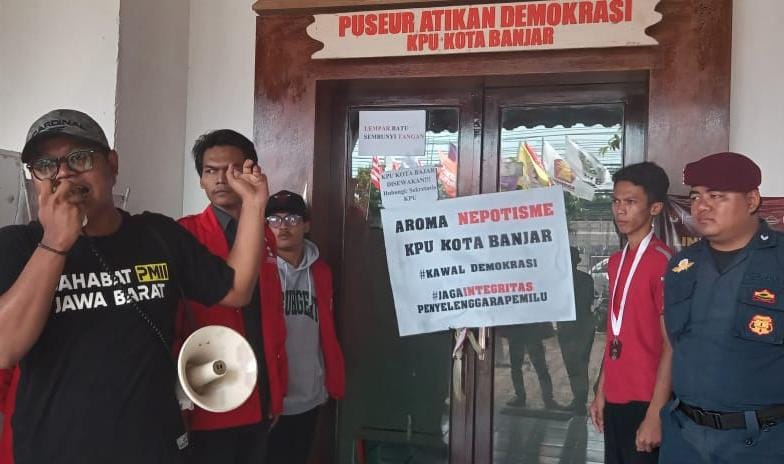 Gabungan Mahasiswa Datangi Kantor KPU Kota Banjar Terkait Seleksi Tenaga Administratif