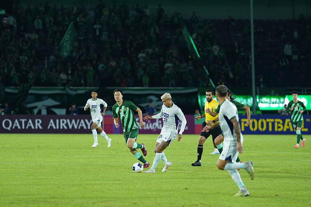 Gagal Mencetak Angka di Papan Skor, Persib Bandung Tumbang di Tangan Zhejiang FC