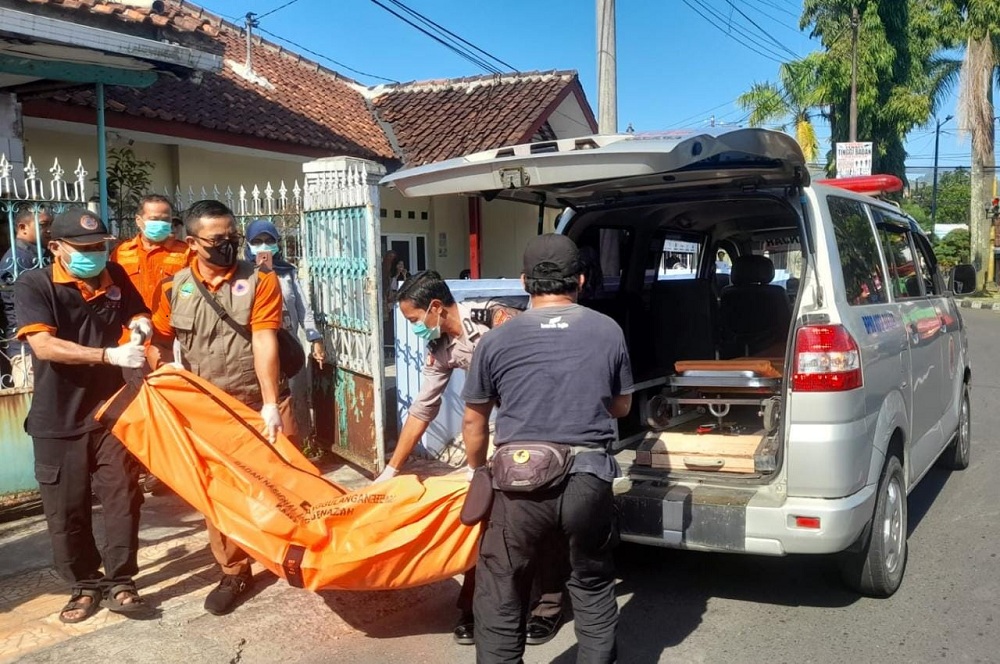 Warga Banjar Geger Penemuan Mayat Pria di Dalam Gudang Air Mineral, Ditemukan Bercak Darah di Lantai