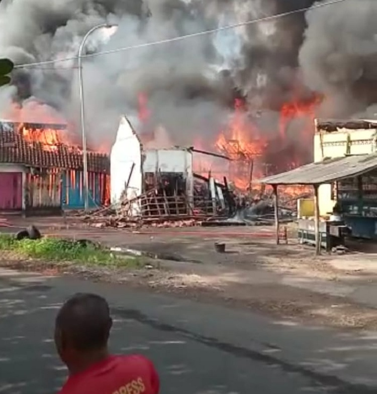 BREAKING NEWS, Pasar Besi di Cikurubuk Kota Tasikmalaya Kebakaran