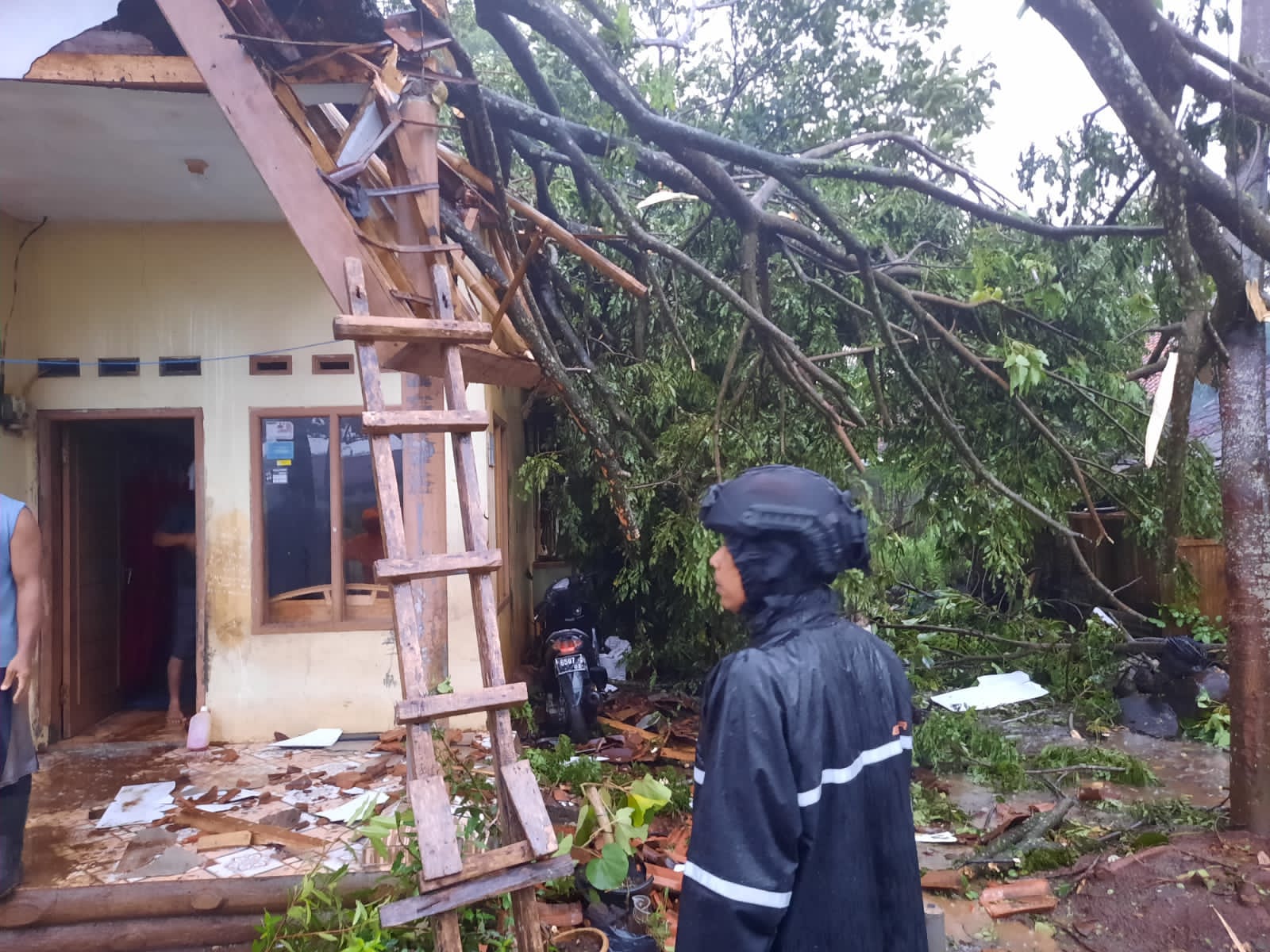Tiga Kecamatan di Tasikmalaya Diterjang Bencana Alam, Puluhan Rumah Rusak