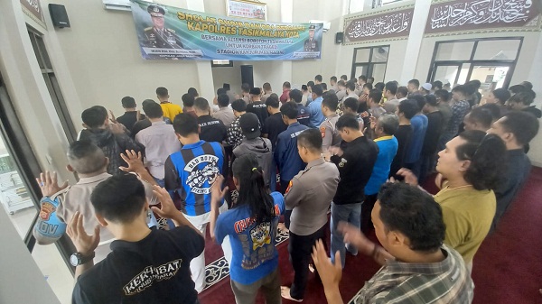 Bobotoh Persib Tasikmalaya dan Polres Tasikmalaya Kota Shalat Ghaib untuk Korban Tragedi Kanjuruhan