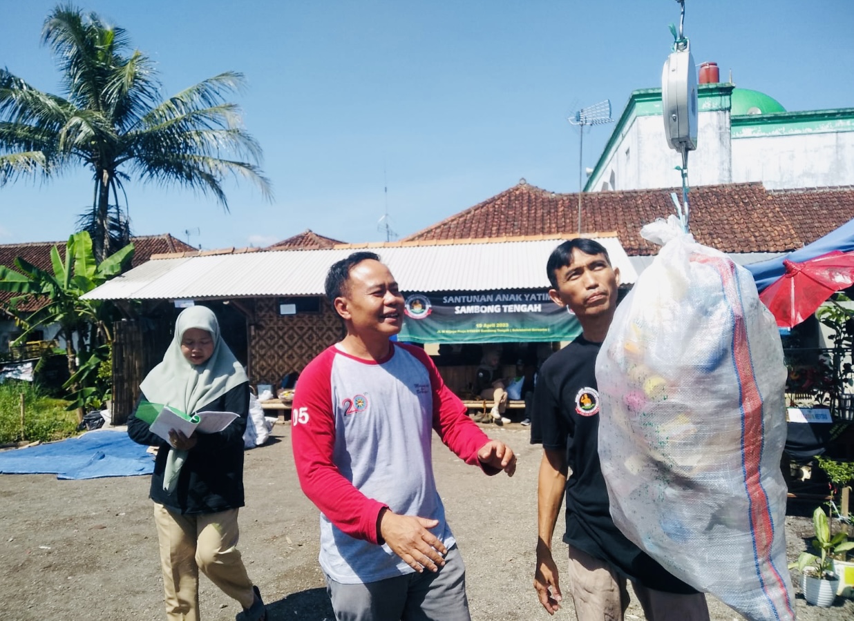 Warga di Tasik Ramai-Ramai Mengolah Sampah Jadi Uang, Caranya Cukup Datang ke Bank Sampah