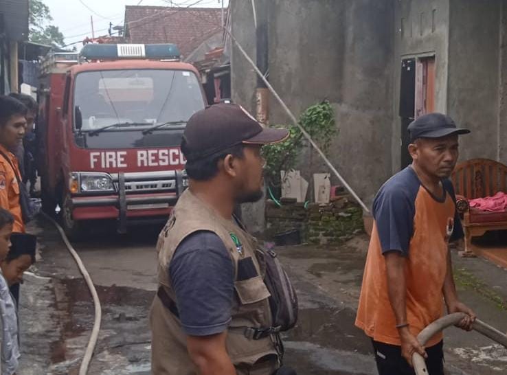 Diduga dari Korek Api Meledak, Rumah di Kota Banjar Nyaris Ludes Terbakar