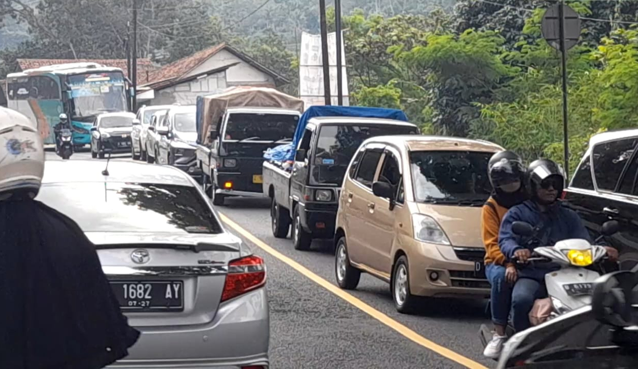 Waktu Tepat Lewati Tanjakan Gentong, Solusi Kemacetan Adalah Tol dan Pesawat Bukan Tugu Pesawat