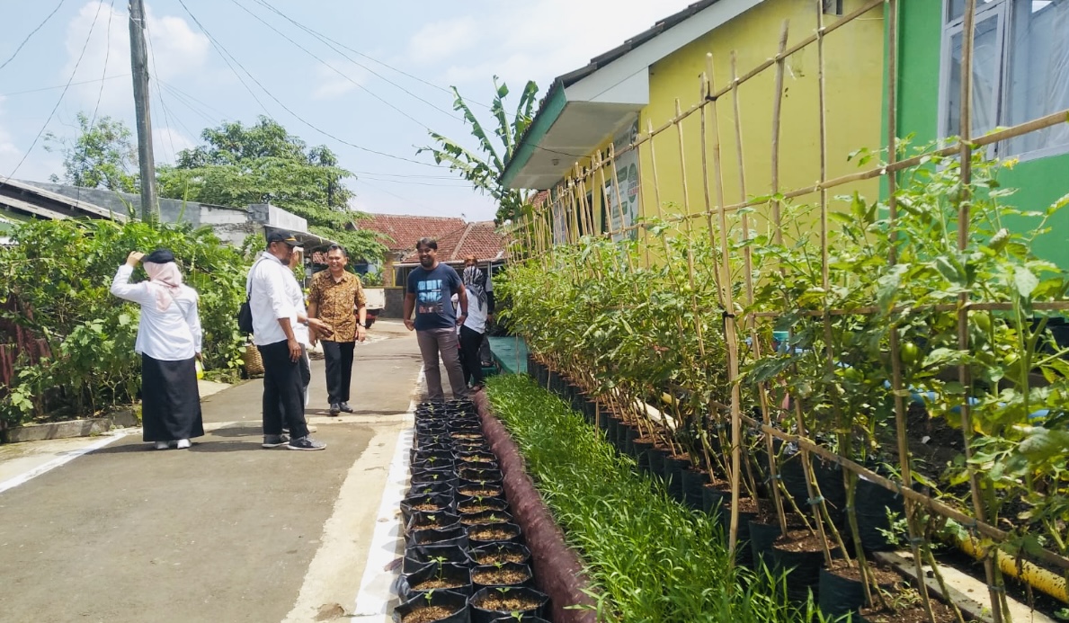 Warga Perumahan di Tasik Ini Bayar Kurban dan Emas Hanya Pakai Sampah