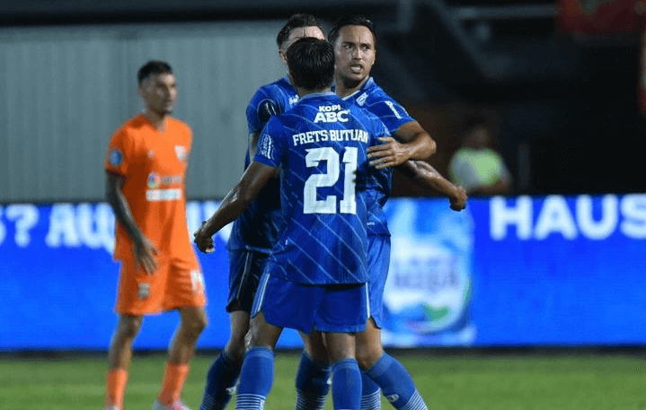 Jadi Pembeda, Bobotoh Puji Penampilan Ezra Walian Saat Lawan Borneo FC, 'Ezra Lagi, Ezra Lagi'