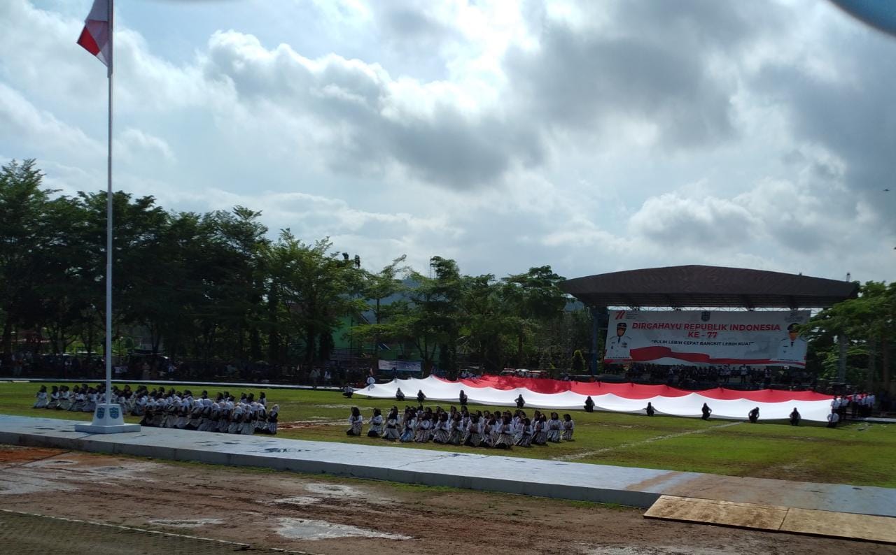 Bendera Raksasa di Kota Banjar Dibentangkan dalam Peringatan HUT ke-77 Kemerdekaan RI