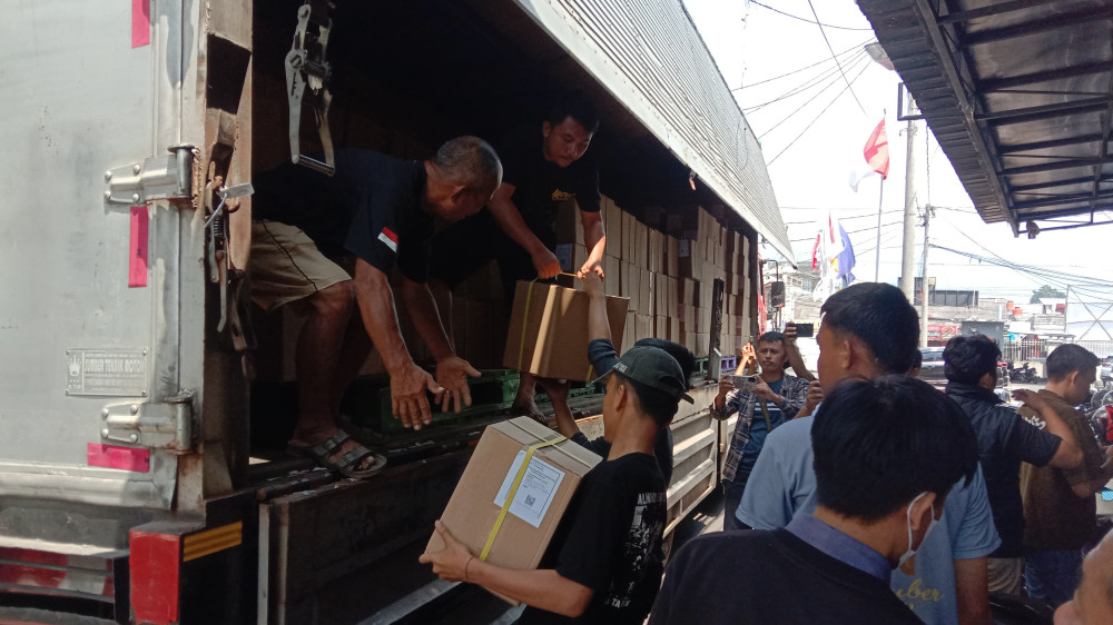 Surat Suara Pilbup Tasikmalaya dan Pilgub Jabar Tiba di KPU Setelah Tertahan di Perjalanan