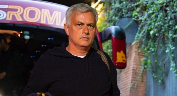 AS Roma Bertarung 120 Menit Singkirkan Feyenord, Mourinho: 'Kamu Mengerti Mengapa Aku Memiliki Banyak Uban'