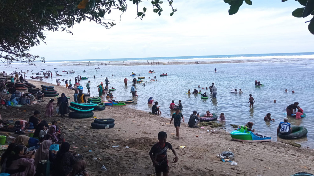 Pantai Sindangkerta Kabupaten Tasikmalaya Jadi Destinasi Utama Liburan Tahun Baru 2025