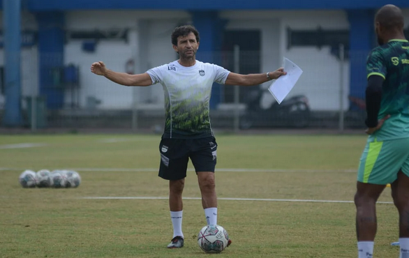 Jelang Persib vs Arema FC, Luis Milla Senang, Performa Anak Asuhnya Terus Membaik, Ini Komentarnya… 