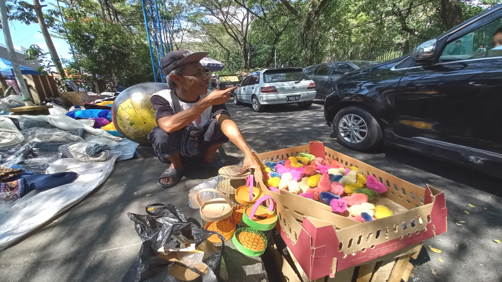 Trotoar Alun-Alun Dadaha Kota Tasikmalaya yang Jadi Saksi Perjuangan Endang Mansur, sang Penjual Anak Ayam