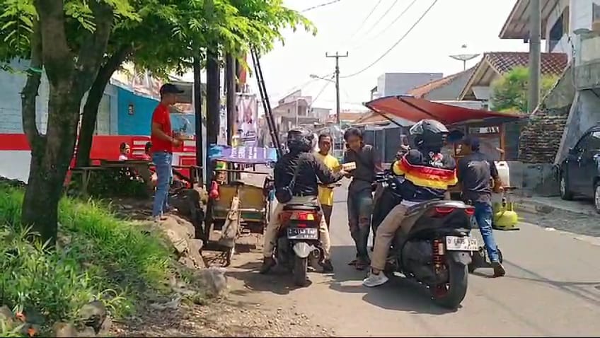 Sekotak Nasi Berkah: Cerita Gerakan Kemanusiaan MomenTasik di Jalanan Kota Tasikmalaya