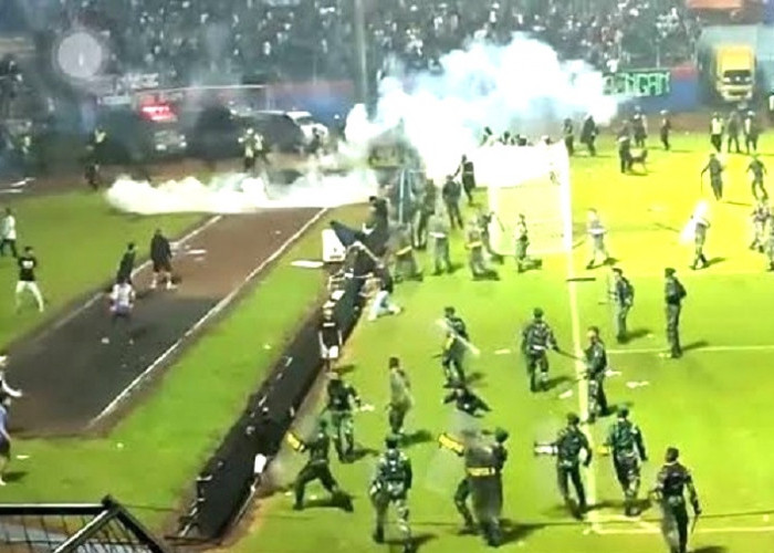 Akhirnya Terungkap 2 Polisi yang Perintahkan Tembak Gas Air Mata dalam Stadion Kanjuruhan