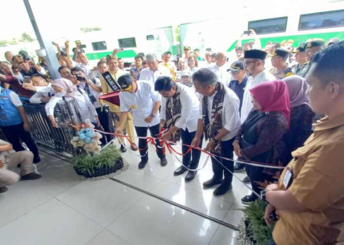 Menteri ATR Jajal Kereta Api Aktivasi Pangandaran Turun di Tasikmalaya, Katanya: Anti Macet dan Nyaman