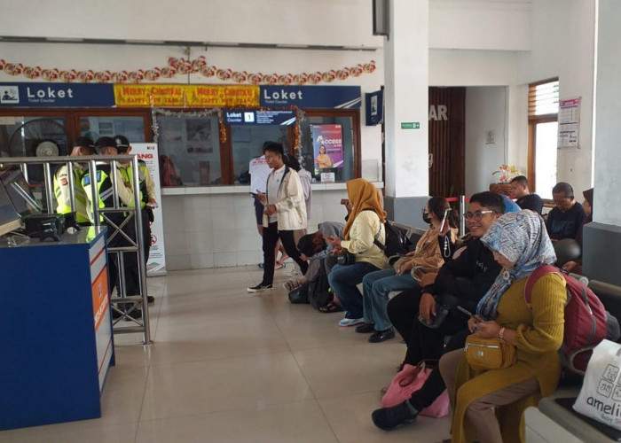 Imbas Kecelakaan Kereta Api di Cicalengka, Calon Penumpang di Stasiun Banjar Batalkan Perjalanan 