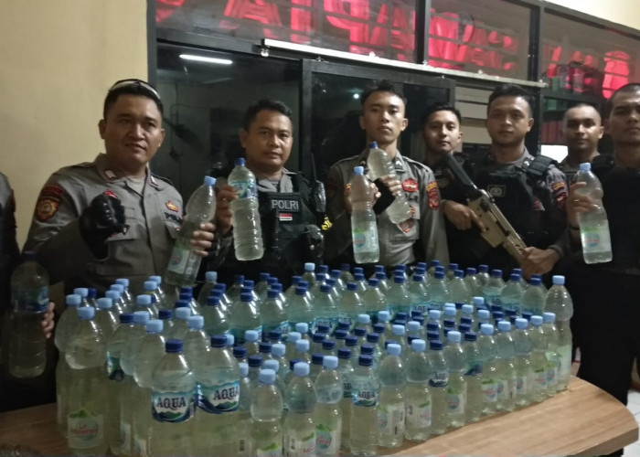 Sebuah Rumah di Kota Tasikmalaya Digerebek Polisi karena Simpan Ratusan Botol Minuman Keras