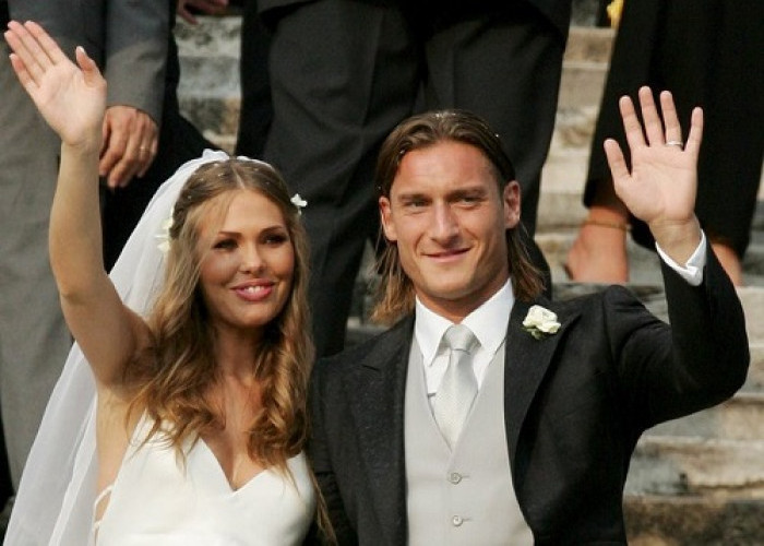Diselingkuhi Sang Istri, Francesco Totti Sampai Depresi: Saya Melihat Ada Orang Ketiga...