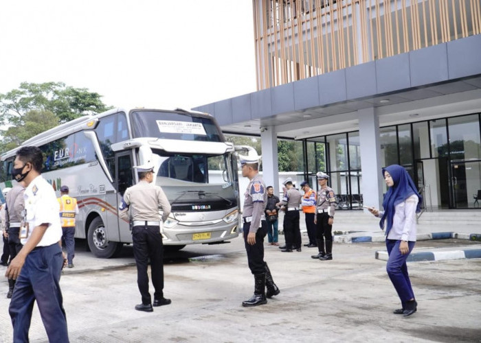 Belasan Bus Penumpang di Kota Banjar Diperiksa Petugas Gabungan, Hasilnya?
