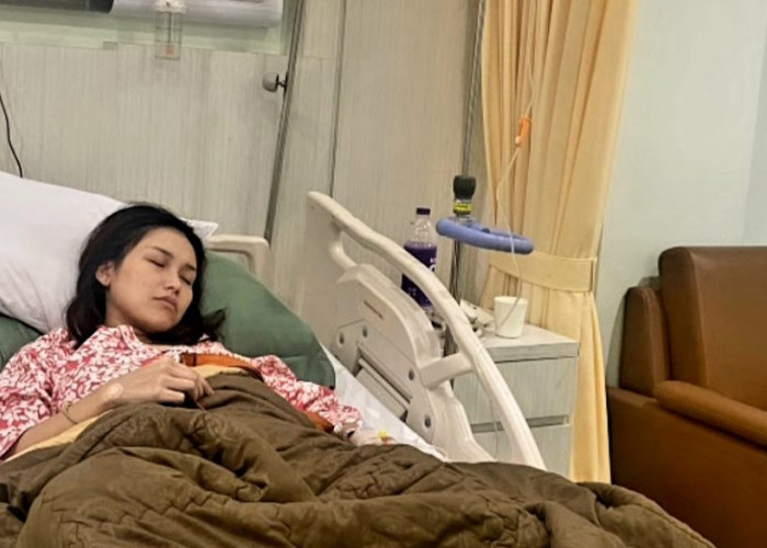 Kena Tipes, Ayu Ting Ting Mendadak Dilarikan ke Rumah Sakit, Fans Doakan Cepat Sembuh