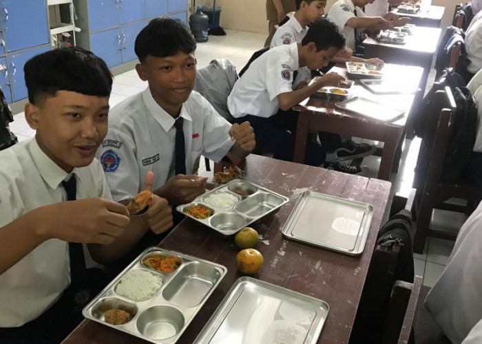 Makan Siang Bergizi Dimulai di Kota Tasikmalaya, Belasan Anak Tidak Suka Nasi 