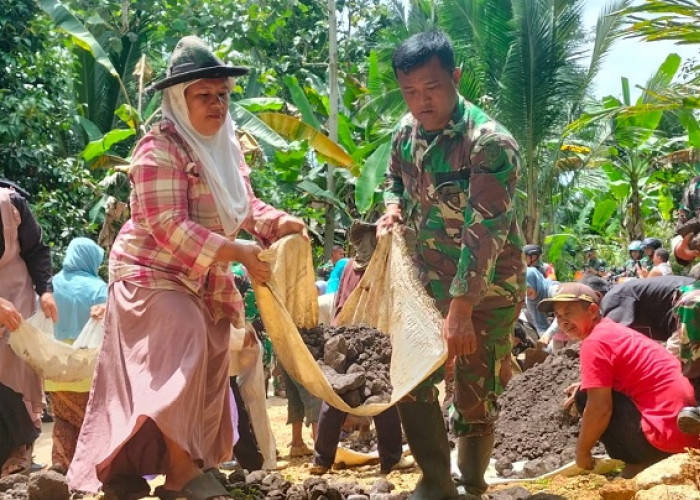 TNI Gempur Gunung Pencutlimus Desa Cikadongdong, Bikin Jalan Poros Membuka Harapan Baru Bagi Rakyat