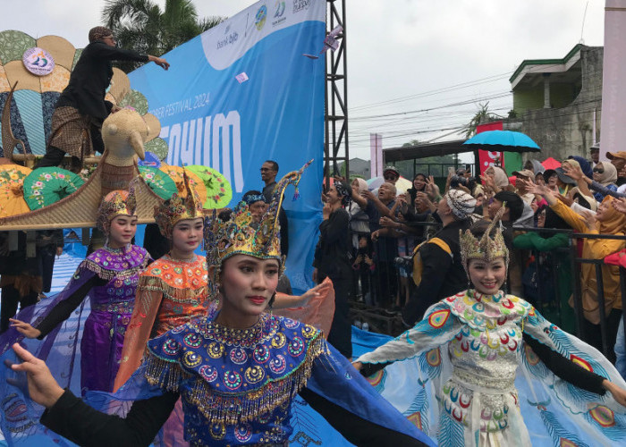 Kemeriahan Helaran Budaya HUT Kota Tasikmalaya ke-23: Ribuan Warga Tumpah Ruah