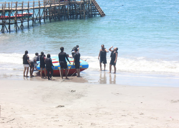 Libur Panjang, Pantai Pangandaran Dipadati Wisatawan