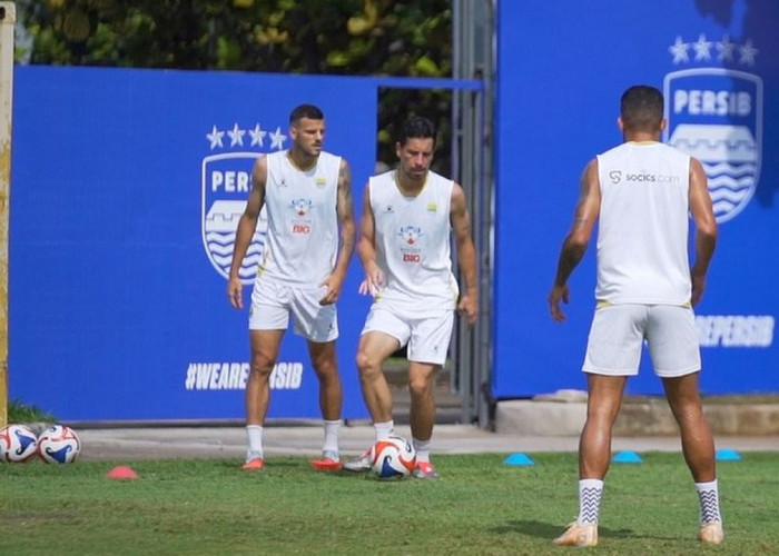 Preview Persib vs Persija: Duel Panas Sarat Gengsi di GBLA Siang Besok