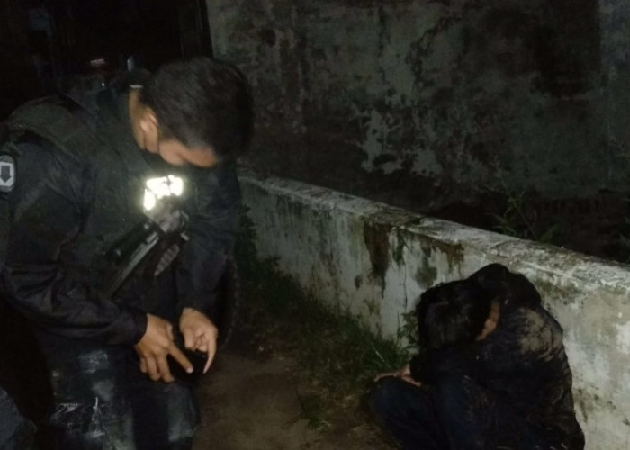 Remaja Mabuk di Jalan Cieunteung Sembunyi di Got Kelabui Petugas