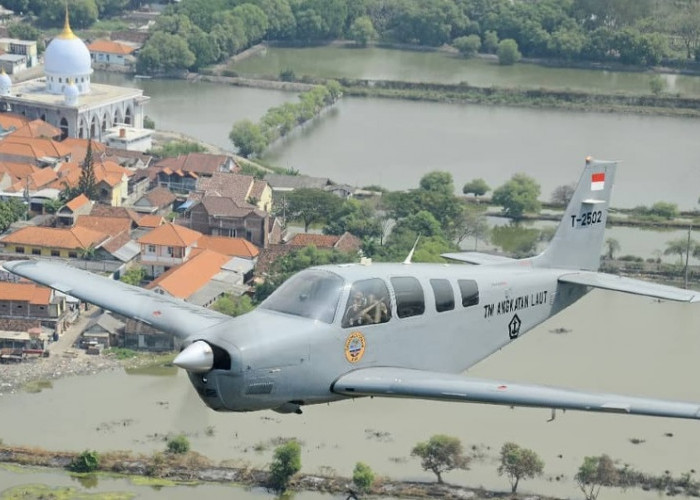 Pesawat Latih TNI AL Jatuh di Selat Madura, Dua Awak Masih dalam Pencarian