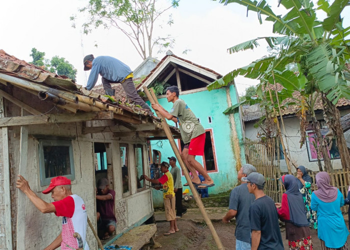 Membanggakan, Kwarran Gerakan Pramuka Kecamatan Salawu Tasikmalaya Bangun Rumah Tidak Layak Huni