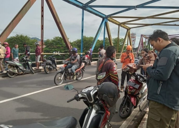 Wanita Nekat Loncat dari Jembatan Baru Banjar ke Sungai Citanduy, BPBD Sisir Sungai Lakukan Pencarian