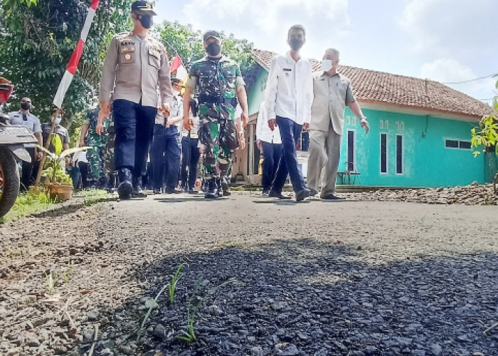 Warga Dusun Cibentang Akhirnya Bisa Menikmati Jalan Mulus