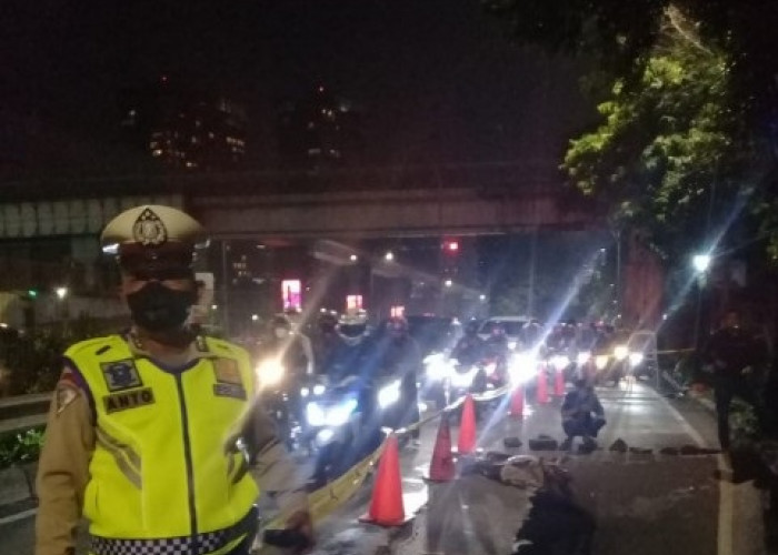  Terjadi Jalan Amblas di Jalan RA Kartini Cilandak Jakarta Selatan, Pengendara Diminta Cari Jalan Alternatif