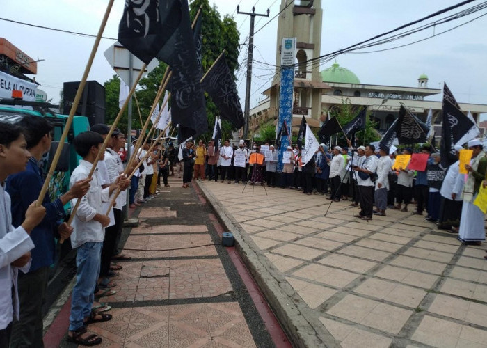 Ratusan Muslim Banjar Kutuk Rasmus Paludan Pembakar Al-Quran