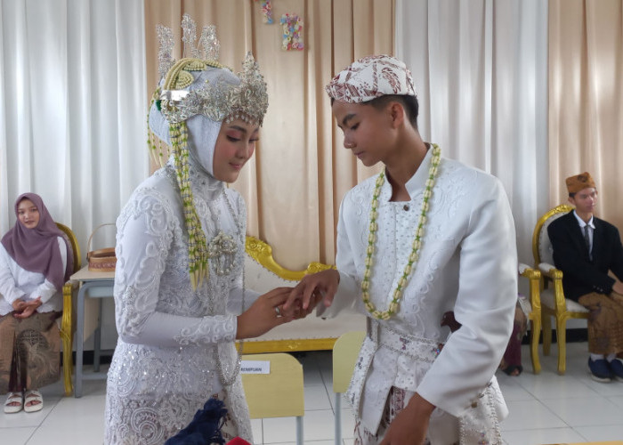 Modal Patungan Rp 30 Ribu, Siswa-Siswi SMAN 10 Tasikmalaya Lakukan Simulasi Nikah