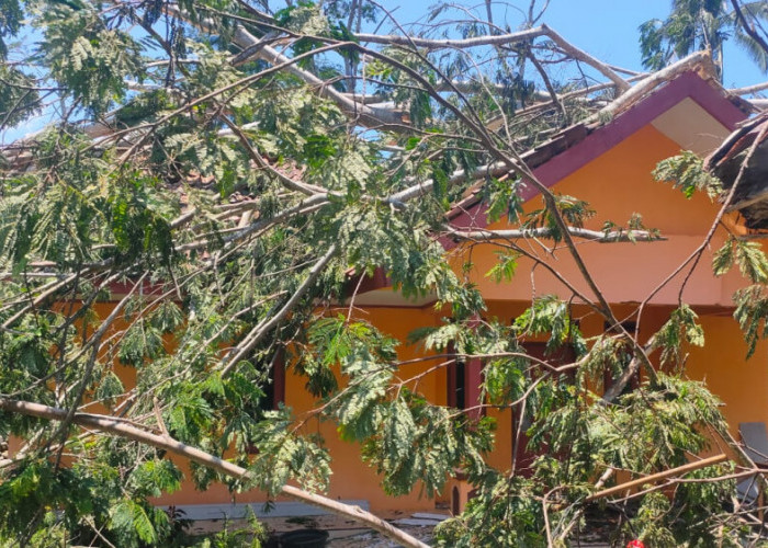Puting Beliung Mengamuk di Kabupaten Ciamis, Ratusan Rumah Rusak